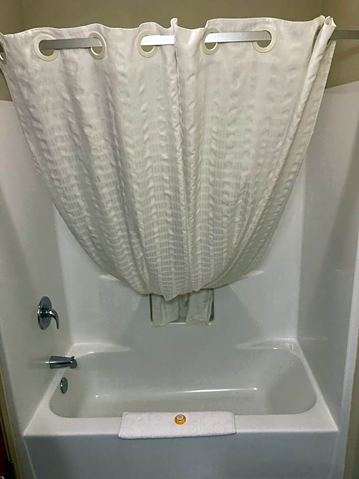 Cobblestone Hotel & Suites - Broken Bow