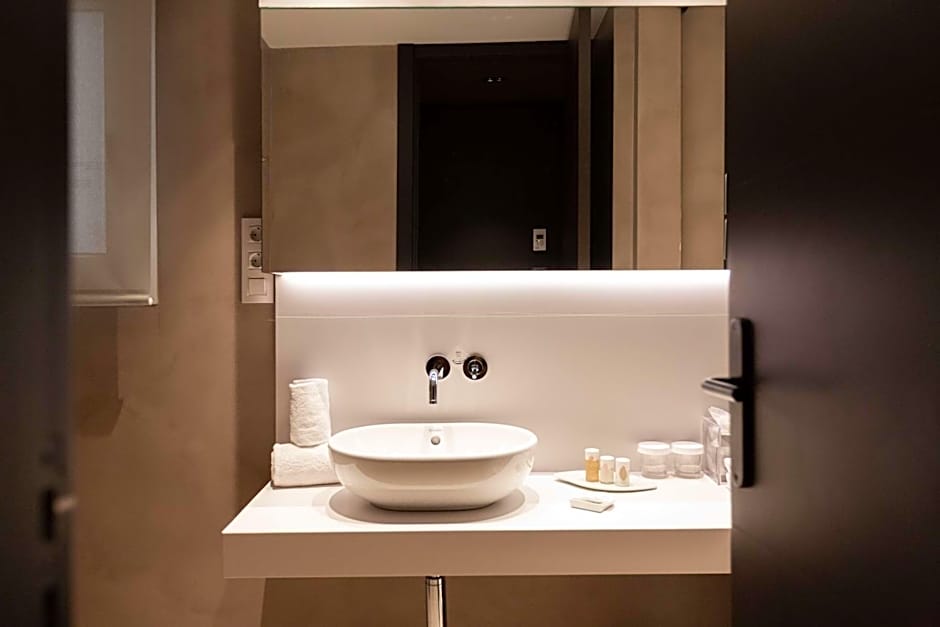 Alexandra Barcelona Hotel, Curio Collection by Hilton