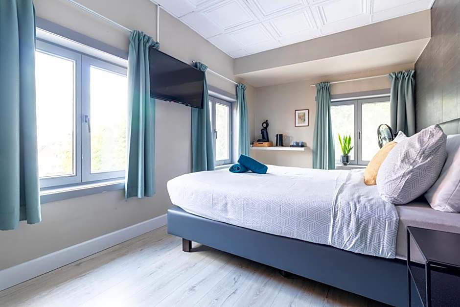 Hotel Entree - View of Canal Bruges