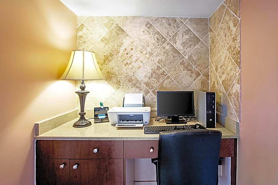 Quality Inn & Suites Live Oak I-10 Exit 283