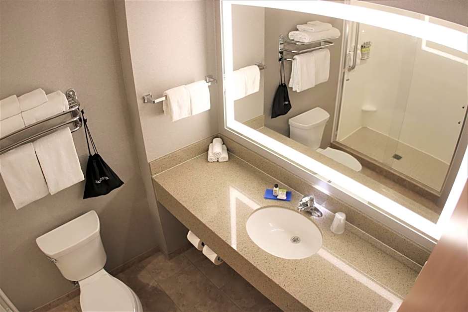 Holiday Inn Express & Suites Cheney By IHG