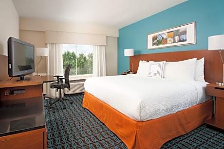 King Room with Adapted Tub - Mobility and Hearing Accessible