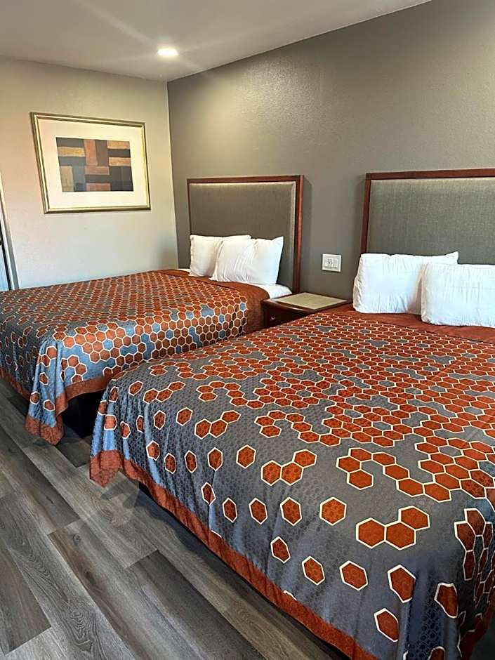 ROYAL MOTEL TRACY