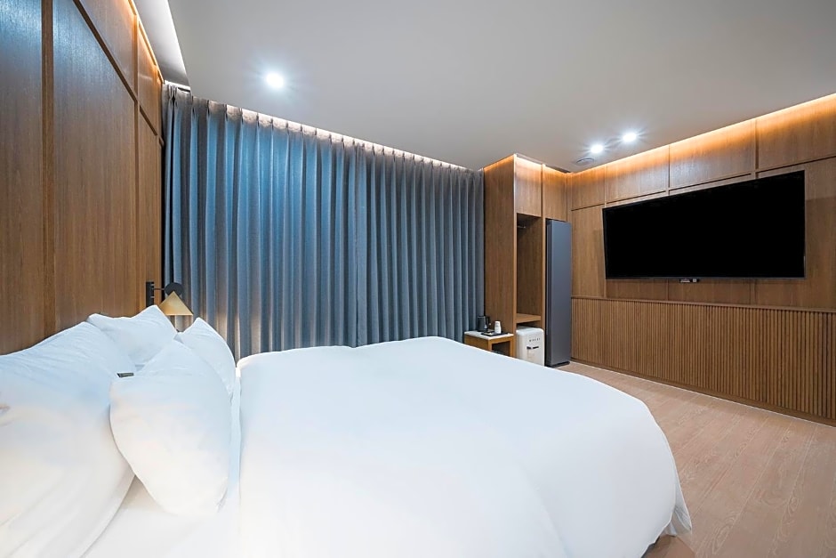 Brown Dot Hotel Pyeonghwa plaza