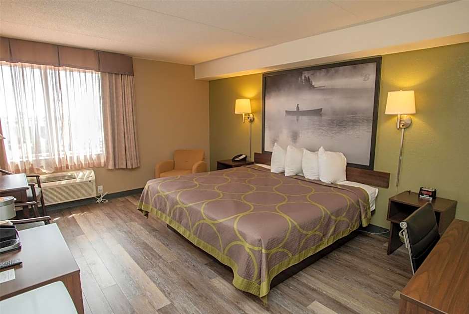 Super 8 by Wyndham Mississauga