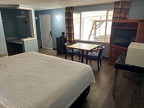 Standard King Room - Non-Smoking