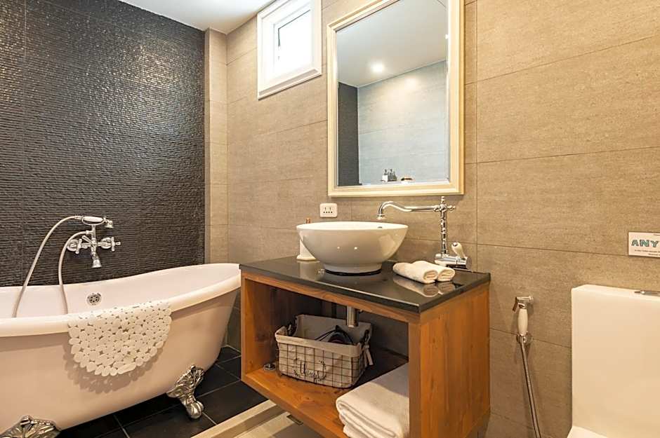 Maneeya Park Residence