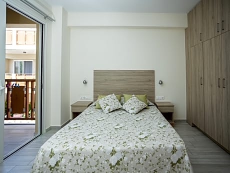 Apartment side sea view