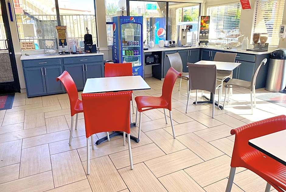 Super 8 by Wyndham Albuquerque Downtown