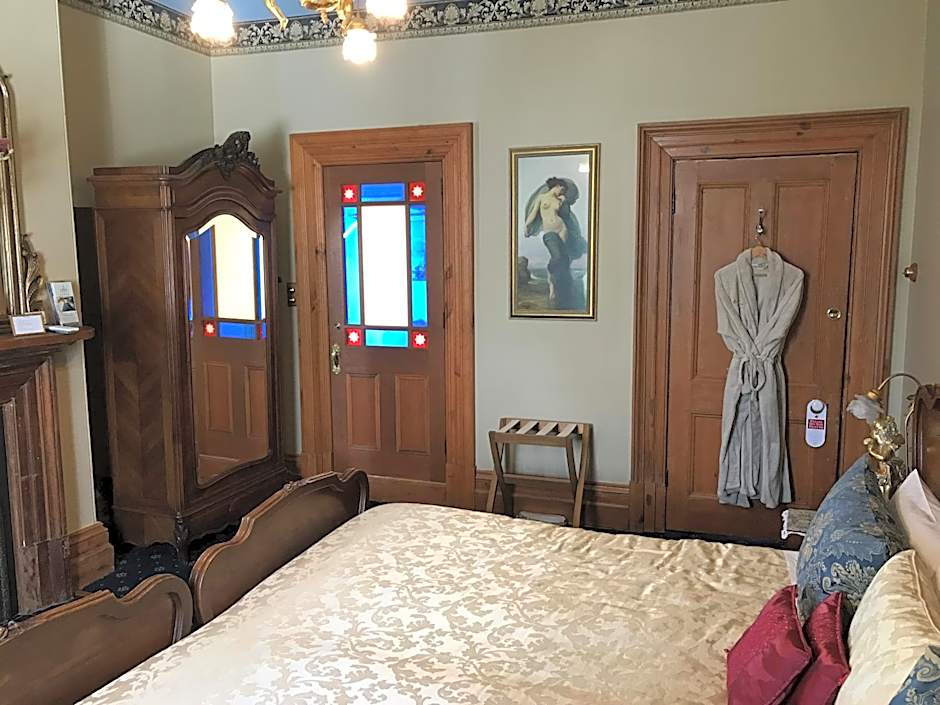 Foto 1 von 5 von Victorian 1 King Bed