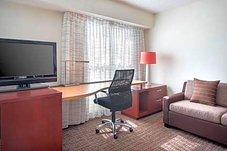 One-Bedroom Queen Suite with Sofa Bed - Hearing Accessible