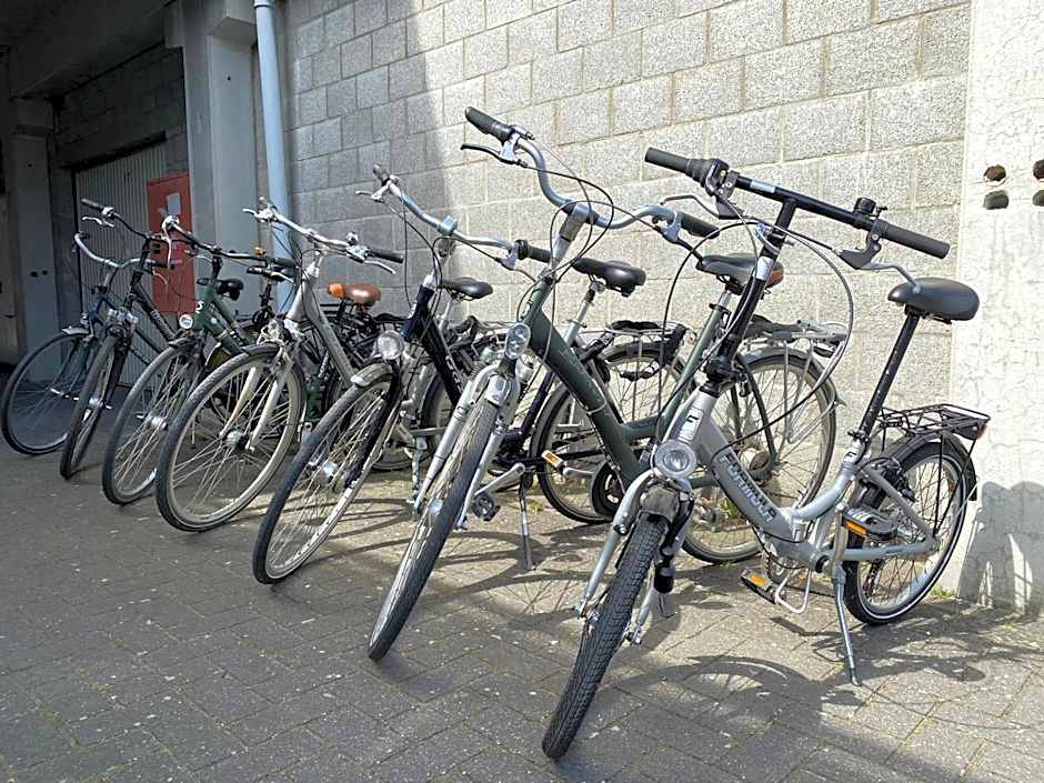 LOGIES-M Comfort Studios Inc Bikes B&B