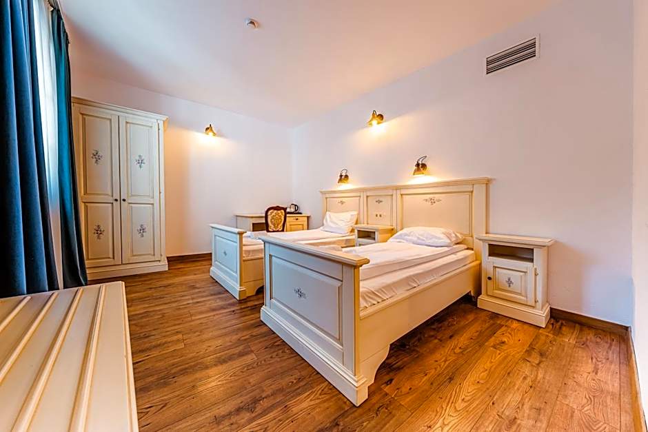 CASA CHITIC - HOTEL & RESTAURANT- Str Nicolae Balcescu 13