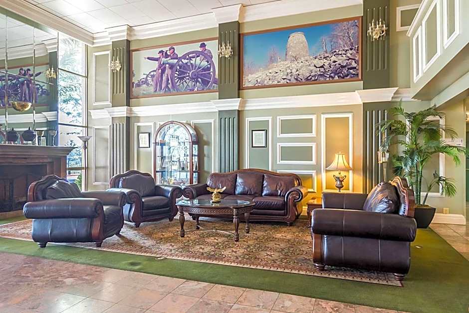 Plaza Inn & Suites