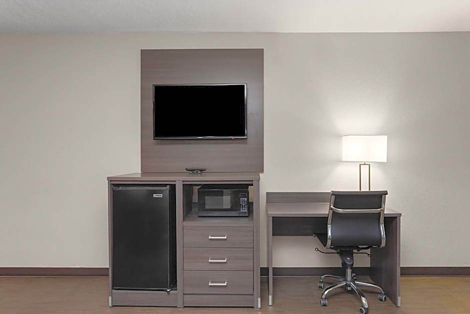 Super 8 by Wyndham Dania/Fort Lauderdale Arpt