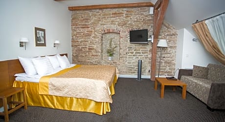 Deluxe Double or Twin Room with free visit to Sauna Center