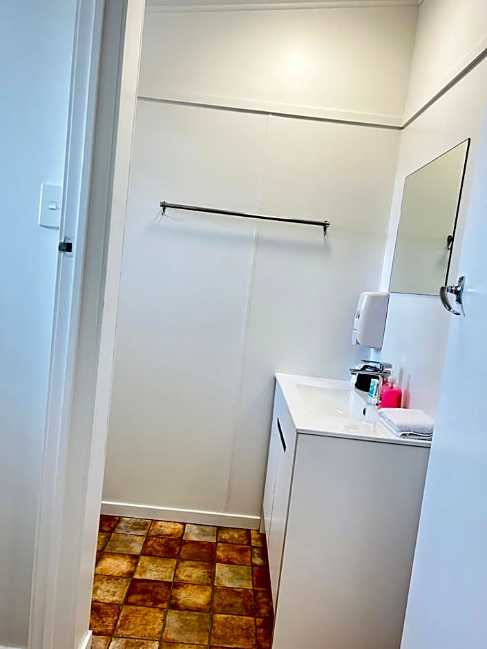 18th Avenue Thermal Motel