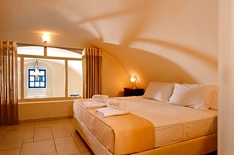 Grand Cave Villa with Private Pool and Caldera View