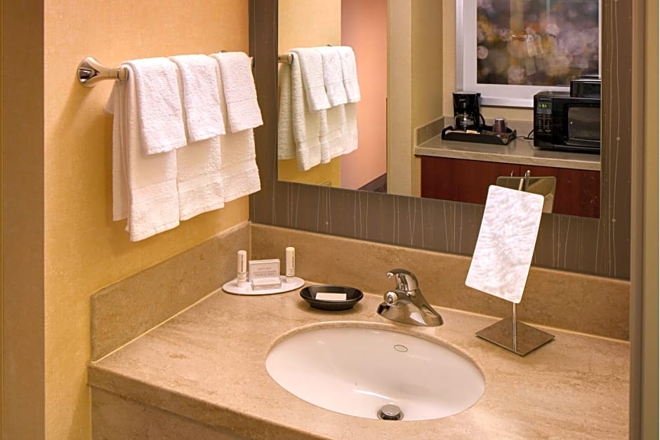 Courtyard by Marriott Anchorage Airport