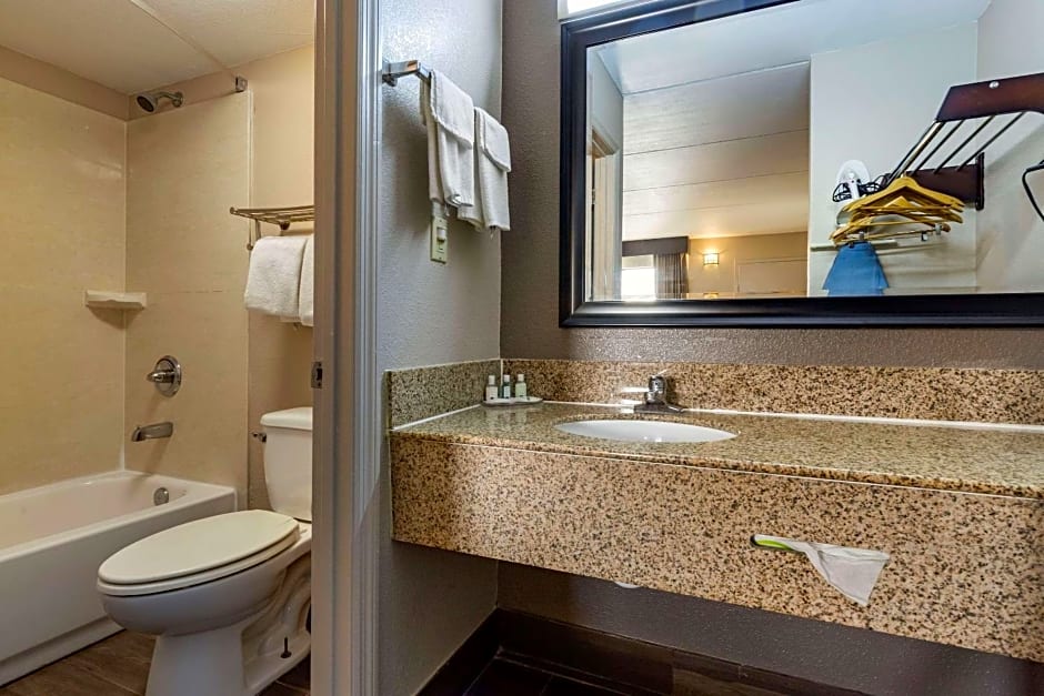 Quality Inn South Duncan