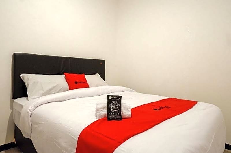 RedDoorz @ Losari Area 2 Makassar