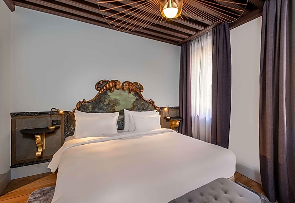 Cour des Loges Lyon, a Radisson Collection Hotel