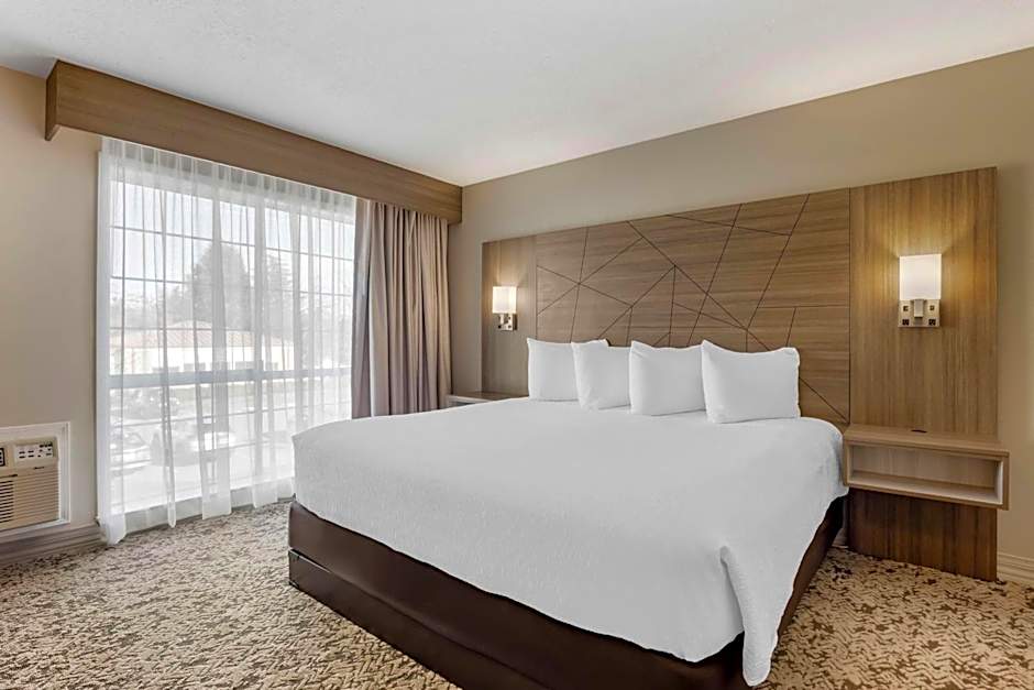 Best Western Plus Grand Manor Inn