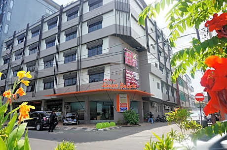 Losari Beach Hotel Makassar