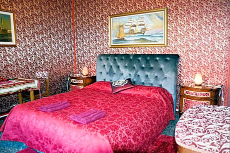 Triple Room with Shared Bathroom