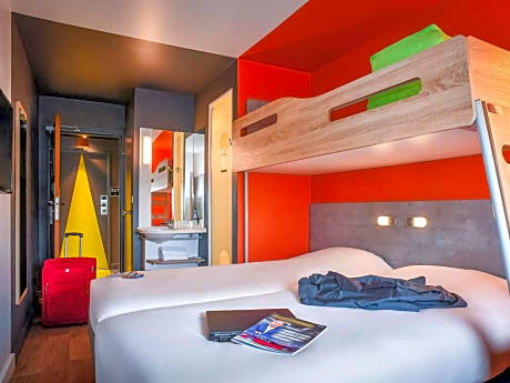 Triple Room with Three Single Beds