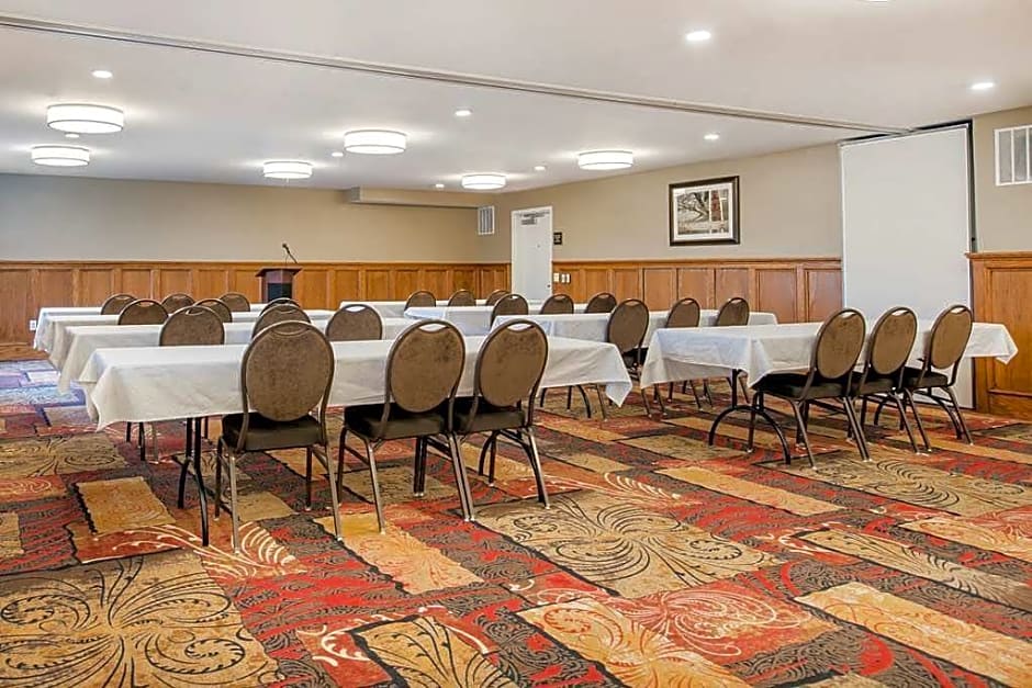 Country Inn And Suites Radisson, Grandville Grand
