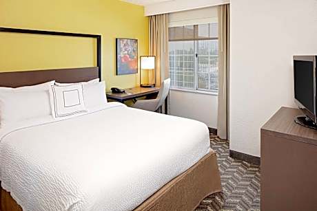 2 Bedroom 2 Queen Suite, 2 Bedroom Suite, Bedroom 1: 1 Queen, Bedroom 2: 1 Queen, Sofa Bed