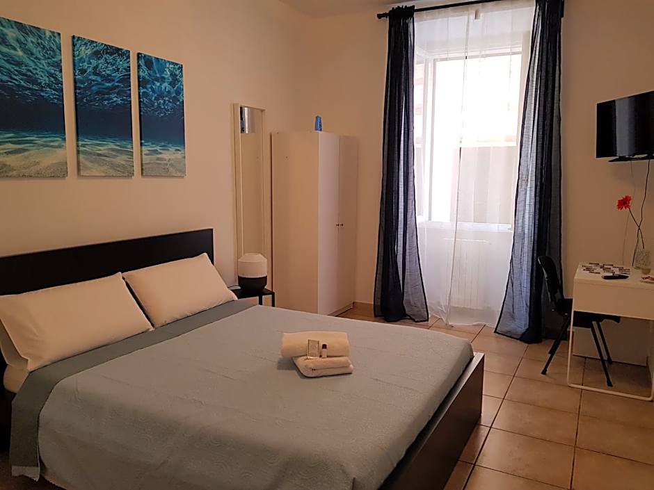 Foto 1 di 7 di Double Room with Private Bathroom