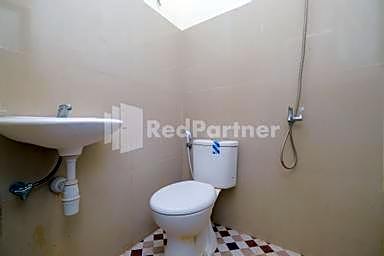 Grand Kencana Guesthouse Syariah near Wisata Bahari Lamongan Mitra RedDoorz
