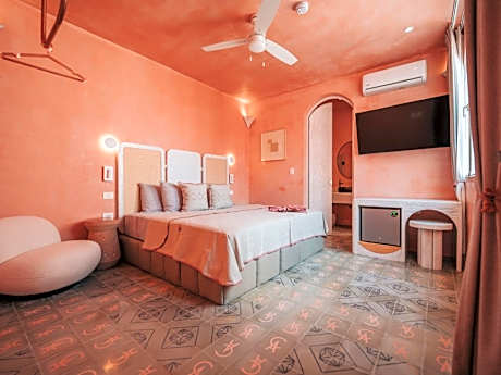Deluxe King Suite