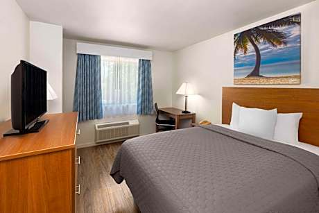 Queen Room - Non-Smoking