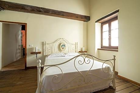 Apartment with Garden View