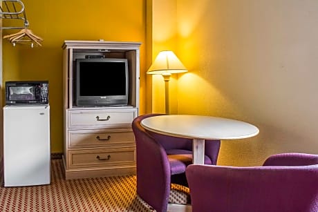 2 Queen Beds, Nonsmoking, Accessible