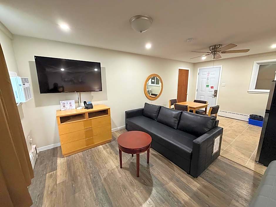 Perth Plaza Inn & Suites