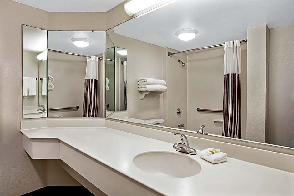 La Quinta Inn & Suites by Wyndham Myrtle Beach Broadway Area