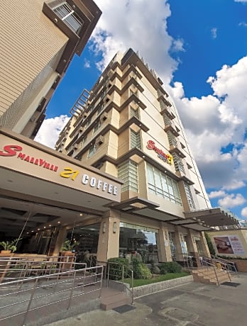 SMALLVILLE 21 HOTEL