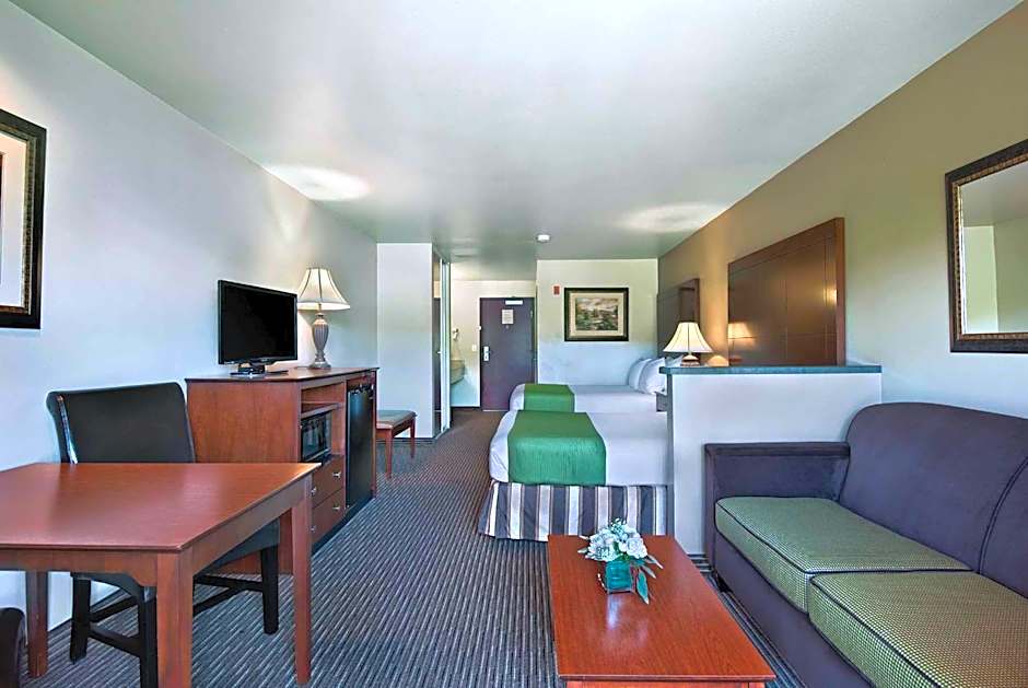Photo 1 of 5 of 2 Queen Beds Suite, River View