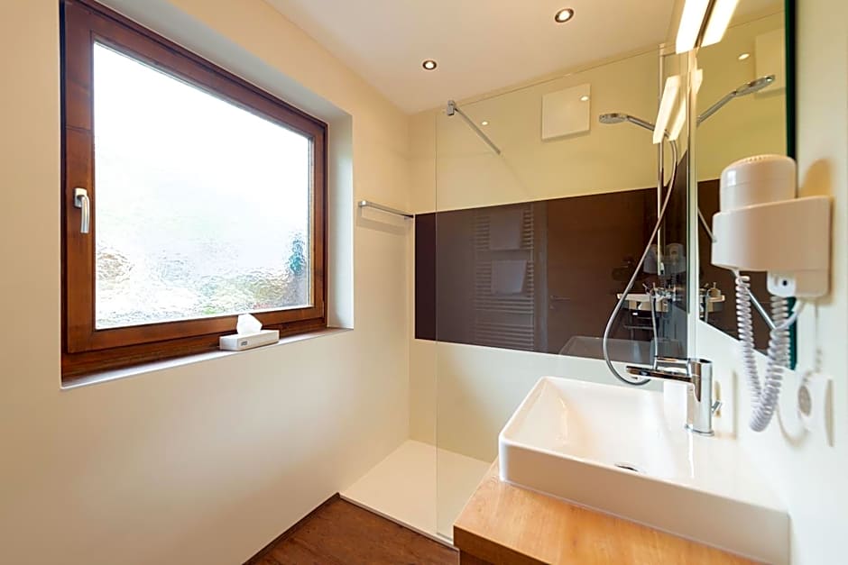 Hotel Gasthof Kröll, 4 Skigebiete in unmittelbarer Nähe, Restaurant mit regionaler Küche