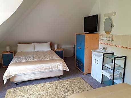 Quadruple Room with Shared Bathroom