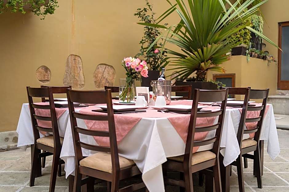 Casa de las Flores Hotel