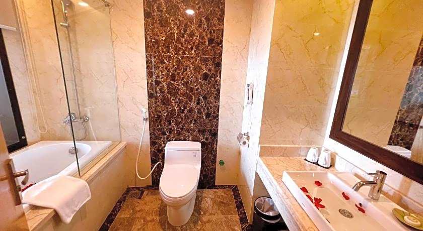 Muong Thanh Luxury Nhat Le Hotel