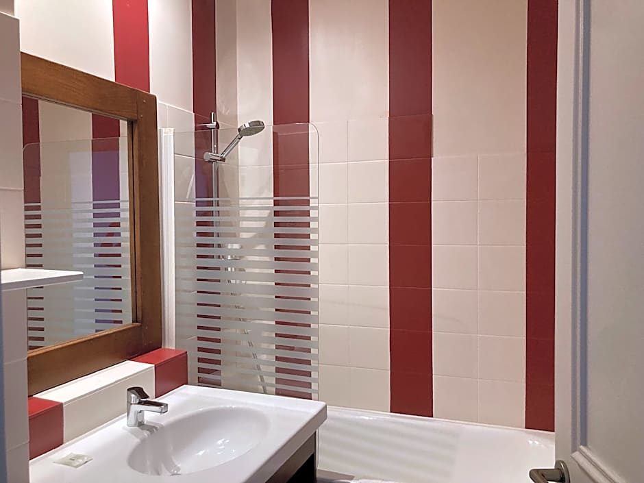 Double Room for 2 Adults — 1 fotoğraftan 1. fotoğraf