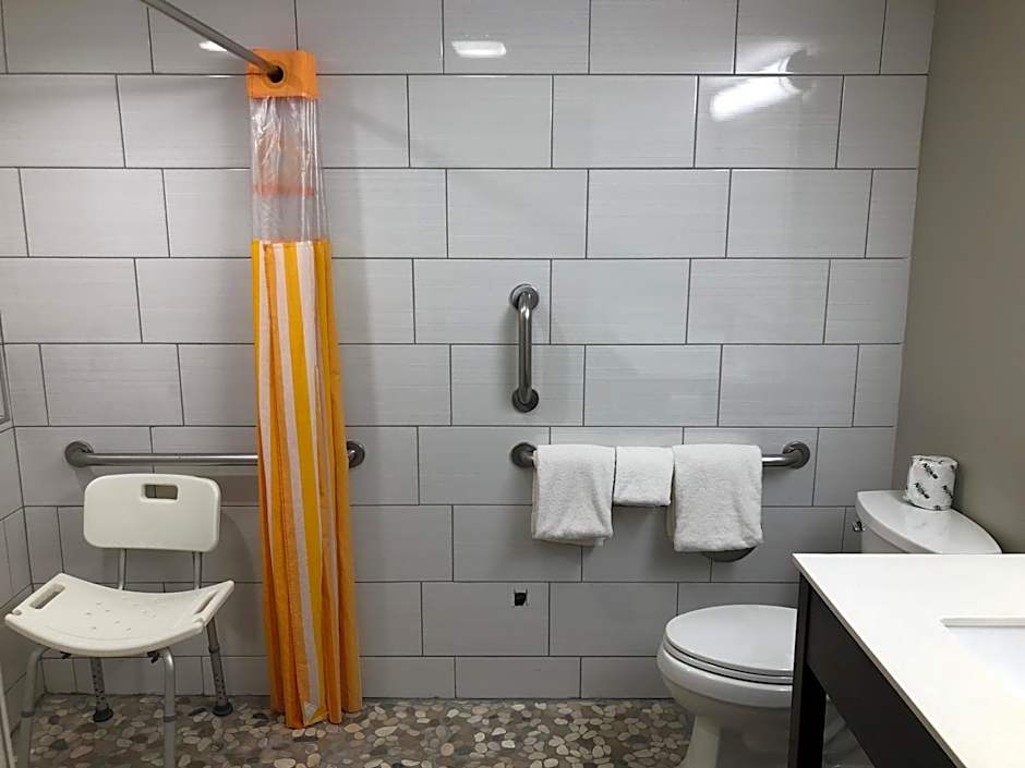 La Quinta Inn & Suites by Wyndham Minneapolis Northwest