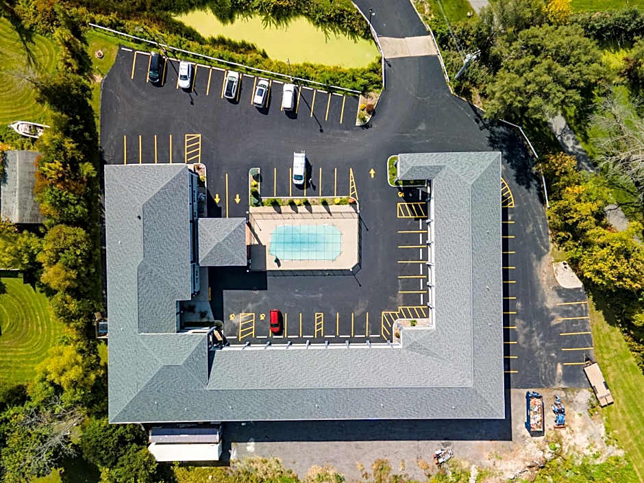 Days Inn & Suites by Wyndham Niagara Falls/Buffalo