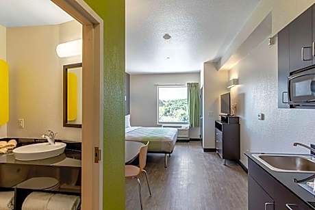 King Room - Disability Access - Non-Smoking